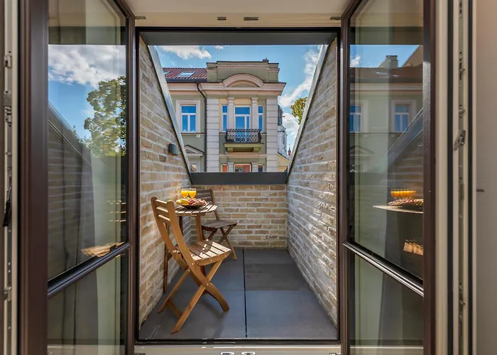 Artsy Exclusive Old Town Residence Gallery Walk