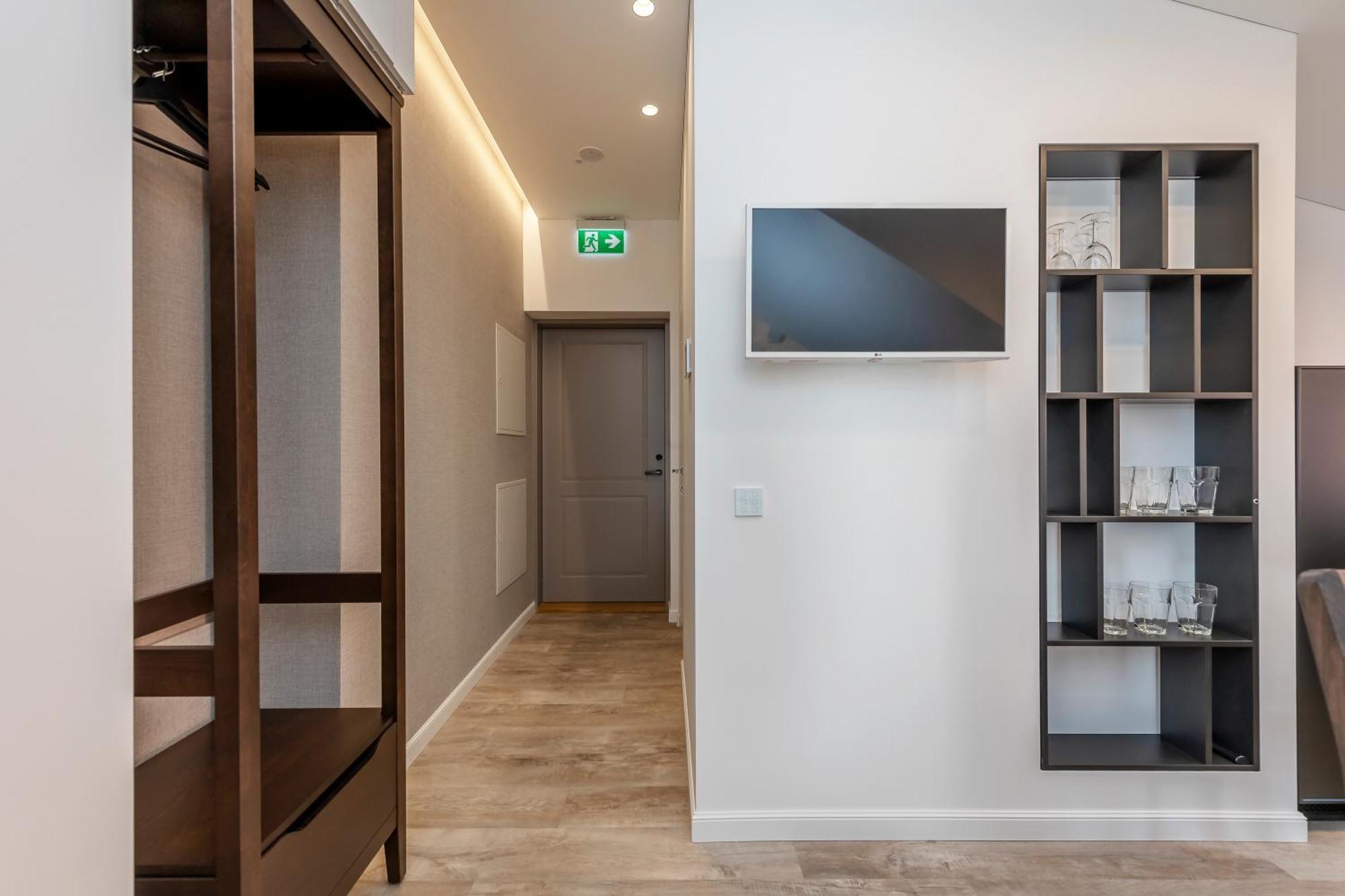 Artsy Exclusive Old Town Gallery Walk Apartment *