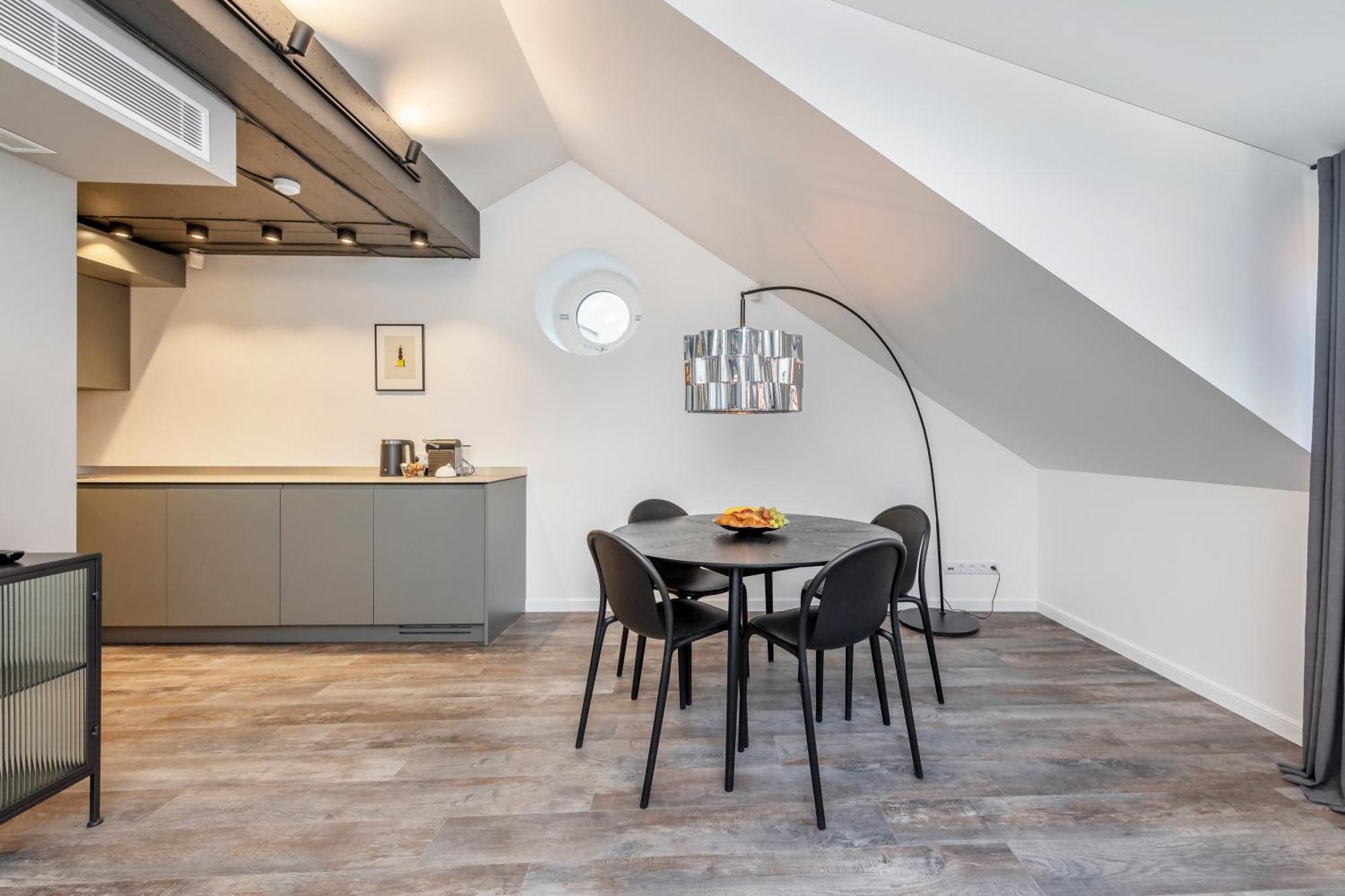 Artsy Exclusive Old Town Gallery Walk Apartment