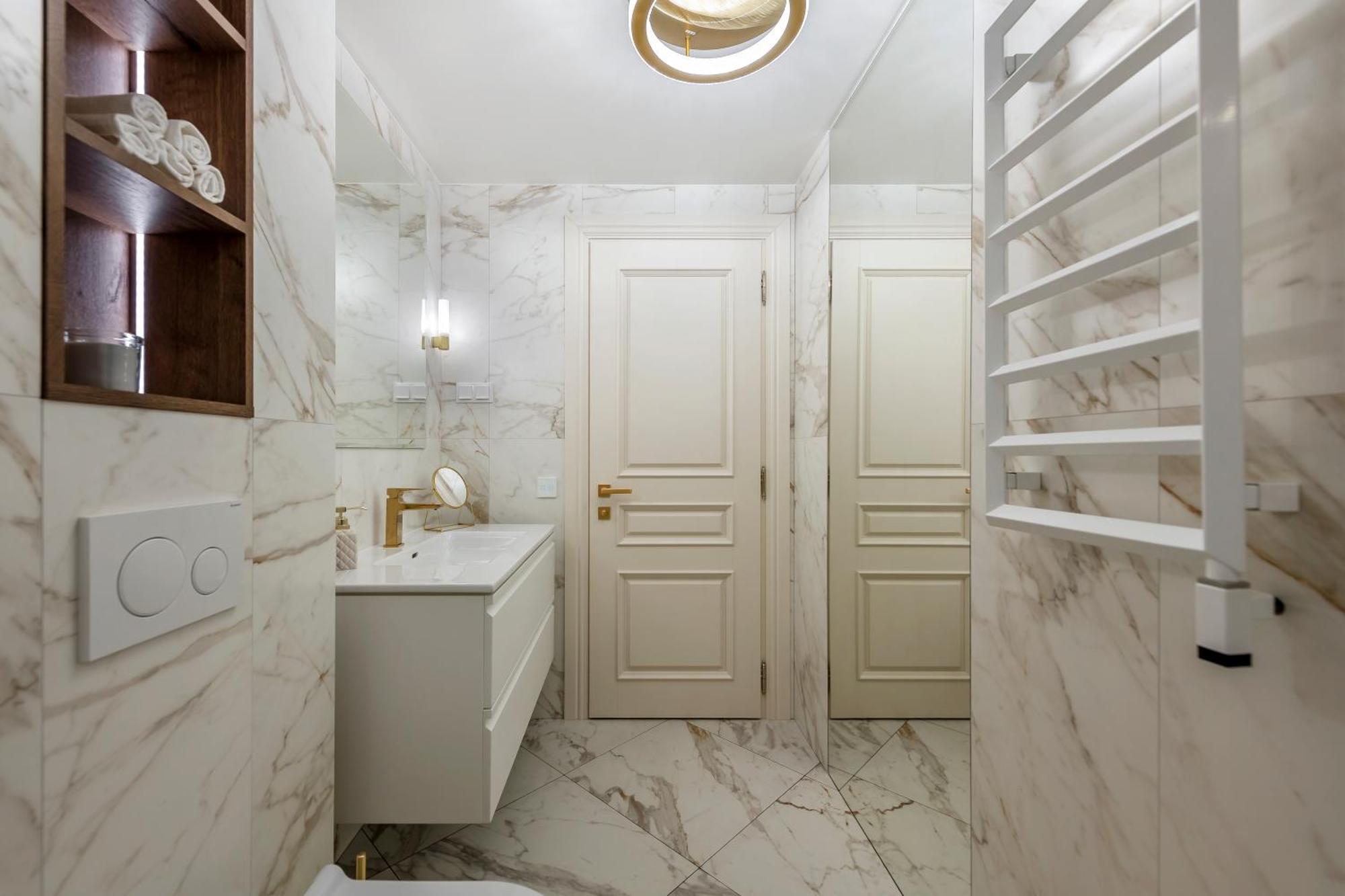 Artsy Exclusive Old Town Gallery Walk Apartment *