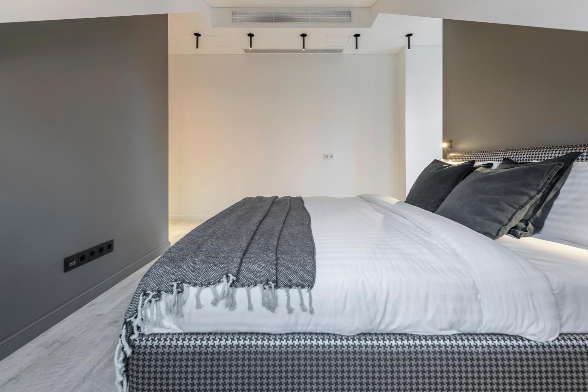Artsy Exclusive Old Town Gallery Walk Apartment