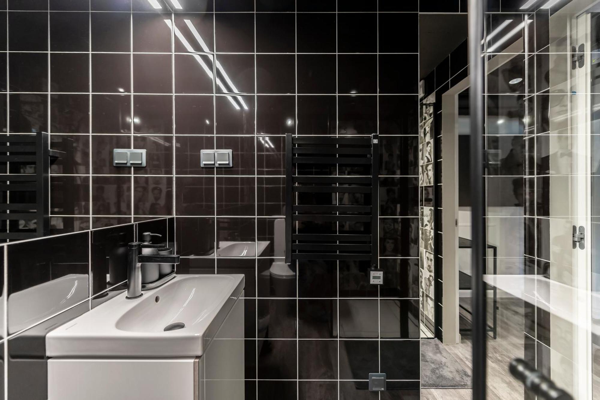 Artsy Exclusive Old Town Gallery Walk Apartment