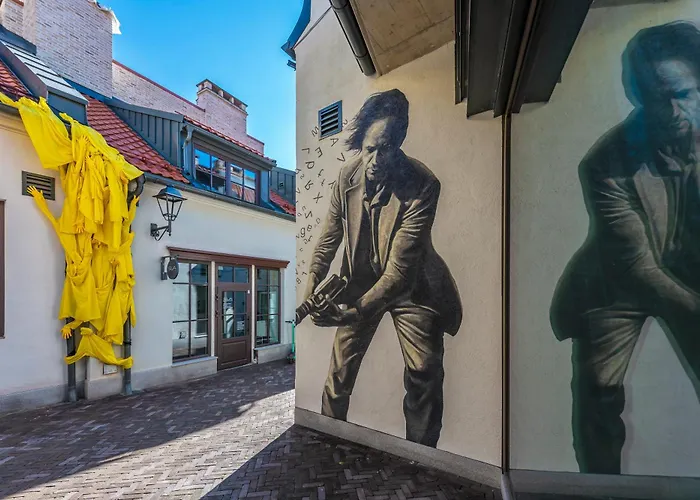 Artsy Exclusive Old Town Residence Gallery Walk